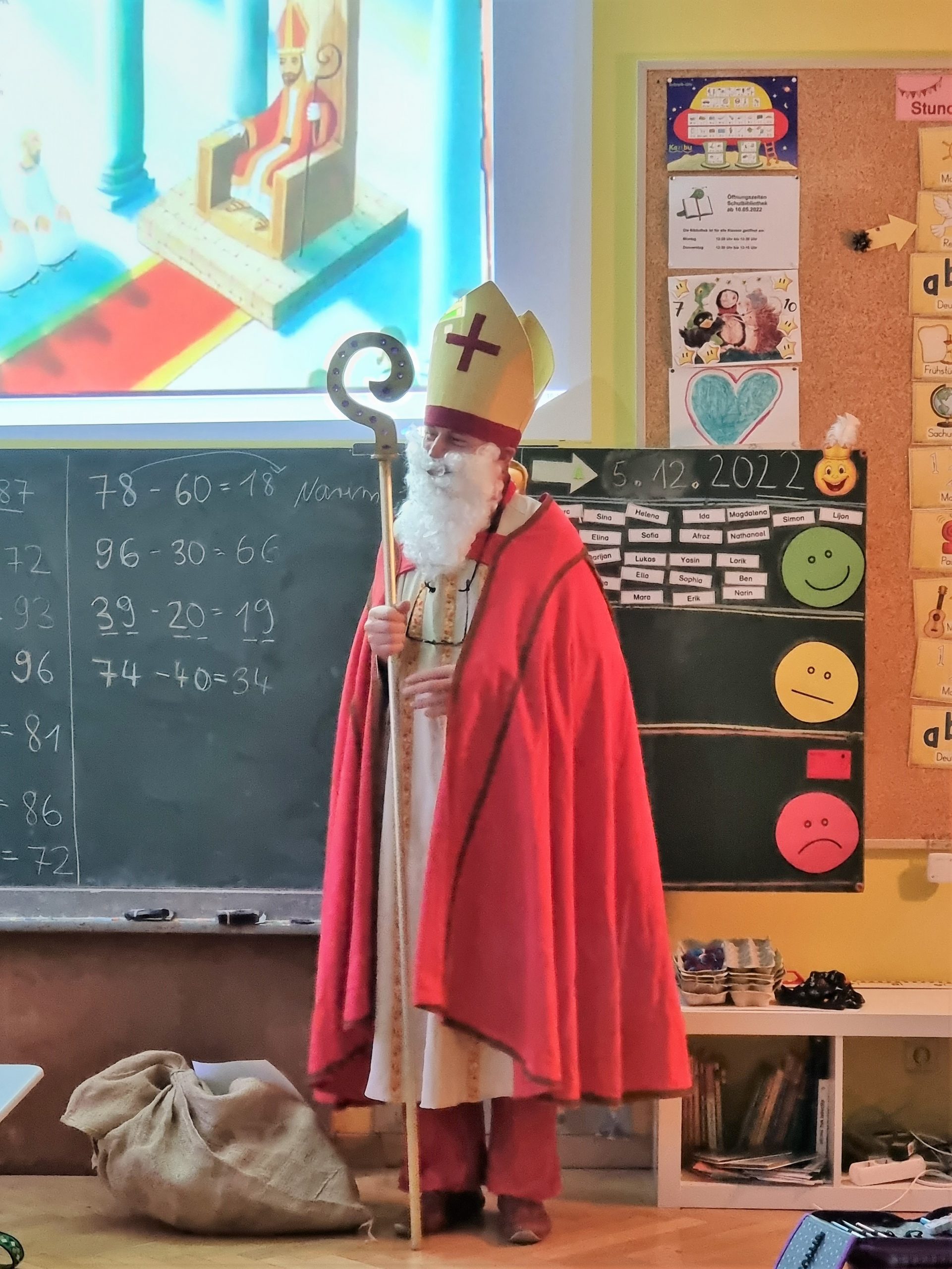 Der Nikolaus hat die Kasteneckschule besucht
